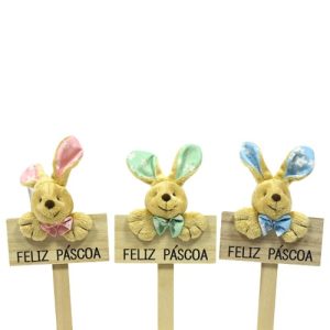 Pick Decorativo Peluche Coelho da Páscoa com Placa em Madeira 36x10cm